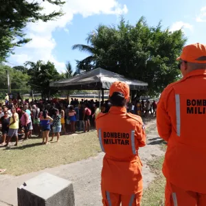 Estado entrega cestas básicas para famílias afetadas por desastre ambiental em São Tomé de Paripe