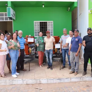Máquinas e equipamentos para a agricultura familiar são entregues em Coribe