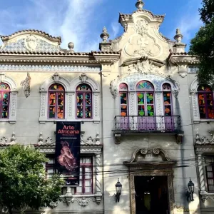 Museu de Arte da Bahia inaugura exposição que questiona fronteiras entre arte, artesanato e cultura popular
