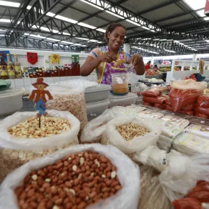 Preço da Hora Bahia ajuda consumidores a economizar na compra dos ingredientes do tradicional caruru