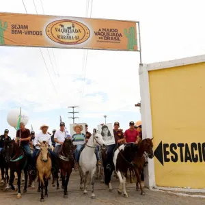 Vaquejada de Serrinha reúne tradição, atividades culturais e movimentação econômica no interior da Bahia