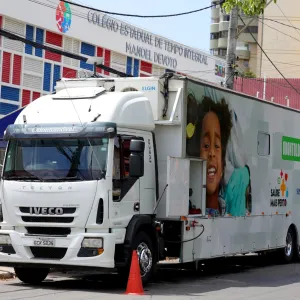 Em Salvador, Odontomóvel disponibiliza atendimento em saúde bucal gratuito para cerca de mil estudantes da rede estadual