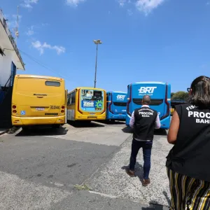 Procon-BA fiscaliza empresas de ônibus em Salvador e identifica 544 veículos parados em cinco garagens