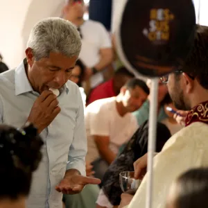 Governador Jerônimo Rodrigues participa de celebração em homenagem a Santa Teresa, em Ribeira do Pombal