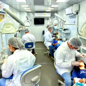 SEC e SESAB levam  Odontomóvel para atender estudantes do Arenoso, em Salvador