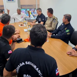 Jerônimo Rodrigues se reúne com cúpula da segurança pública para acompanhar prorrogação do horário de votação