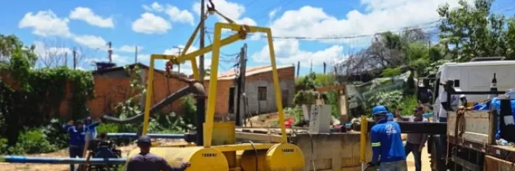 Embasa trabalha para auxiliar na drenagem dos alagamentos e restabelecimento do sistema de esgoto em Bom Jesus da Lapa