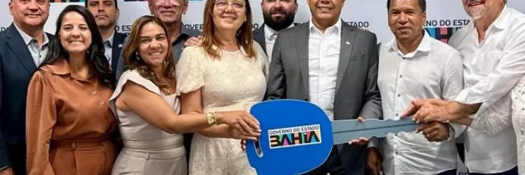 Sesab entrega ambulância, veículo TFD e equipamentos ao município de Curaçá 18