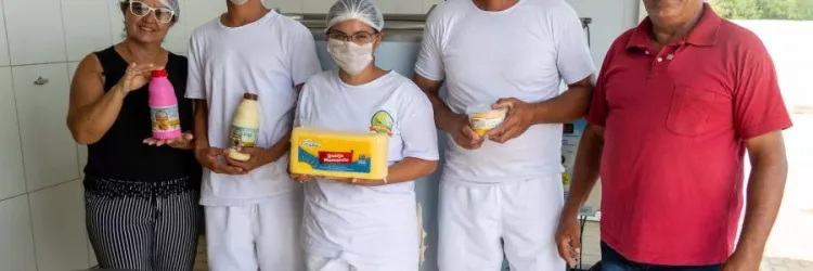 Leite da agricultura familiar é transformado em novos produtos no laticínio de Caturama - Foto: André Frutuôso/CAR