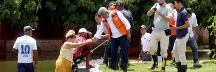 Em visita a Bom Jesus da Lapa, governador faz entregas e propõe ação para reparar estragos provocados pela chuva
