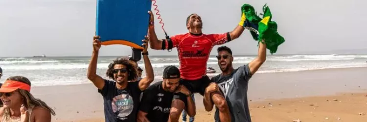 Pelo segundo ano consecutivo, baiano conquista o topo do pódio da primeira etapa do circuito mundial de bodyboarding em Marrocos - Foto: Ascom/Sudesb