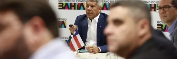 Governador discute com os prefeitos demandas dos municípios de Teixeira de Freitas, Carinhanha, Cabrália e Sítio do Mato