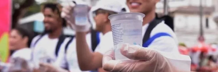 Ilhas de hidratação da Embasa vão matar a sede do folião durante o Carnaval