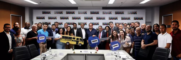 Município de São José da Vitória recebe ambulâncias, veículos para o TFD e transporte escolar do Governo do Estado
