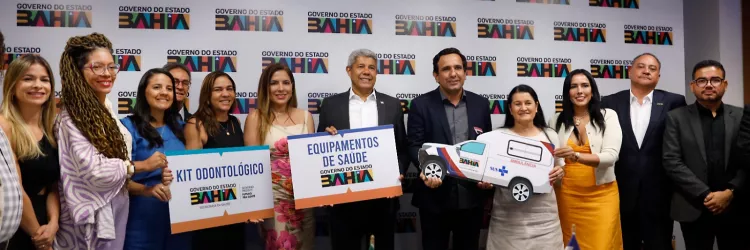 Governador se reúne com prefeito de Santa Maria da Vitória e entrega veículo e equipamentos para saúde