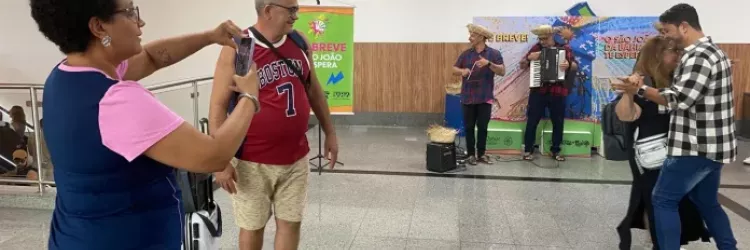 Bahia se despede dos turistas em clima de festa e convida para o São João