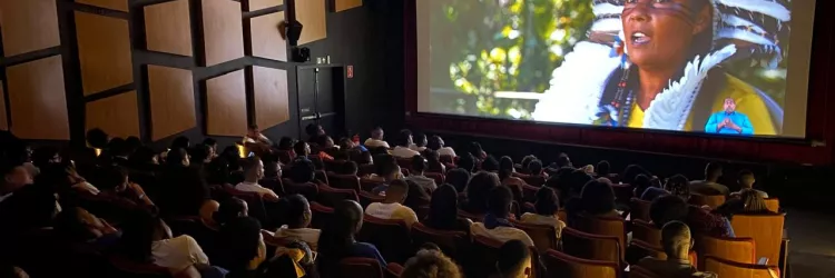 Estudantes da rede estadual assistem a filme baiano sobre educadores indígenas 