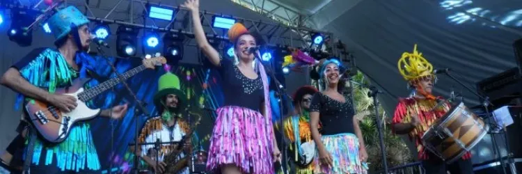 Baile infantil anima o carnaval no Pelourinho com a Cadeira de Brin