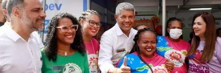 Governador acompanha trabalho em uma das centrais de catadores de recicláveis no Carnaval de Salvador
