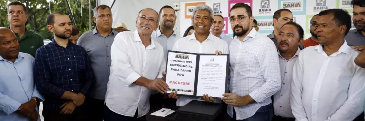 Entrega equipamentos para seis municípios áridos. 