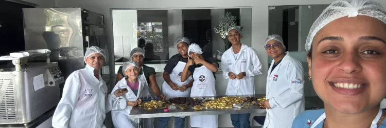 Estudantes intensificam produção de Ovo de Páscoa na Escola-Fábrica de Chocolate