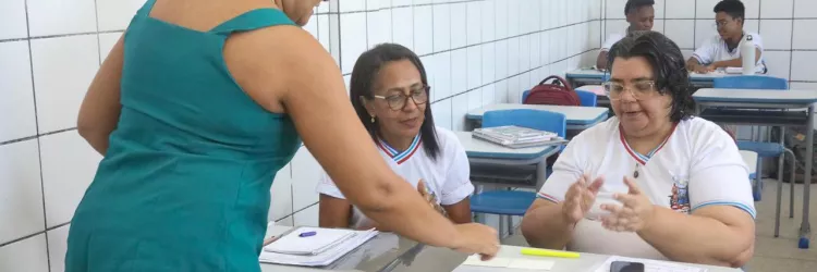 Inscrições para alfabetizadores de jovens e adultos começam nesta segunda-feira (14)