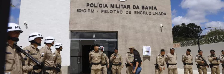 Pelotão da Polícia Militar, feira livre e campo de futebol são entregues pelo Estado em Encruzilhada