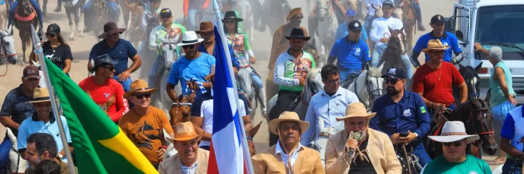Governador entrega equipamentos e prestigia tradicional Festa dos Vaqueiros em Milagres