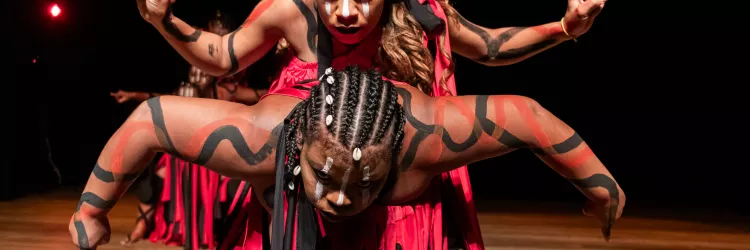 Espetáculo "Dá o passo, que Exu dá o chão"