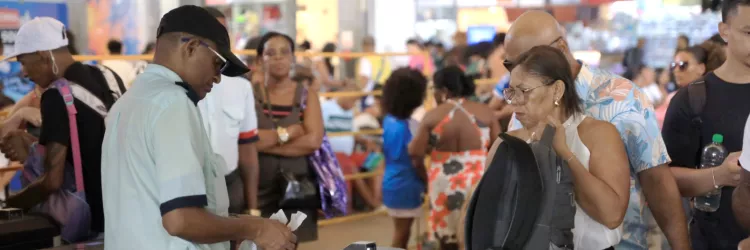 Cerca de 200 mil pessoas devem deixar Salvador com reforço no transporte e na fiscalização