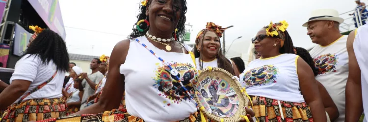 Apoiados pelo Programa Ouro Negro, blocos afros celebram a cultura da matriz africana na Micareta de Feira 2025