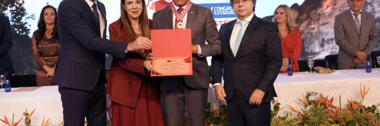 Em Lençóis, governador Jerônimo Rodrigues recebe Comenda de Honra ao Mérito durante Congresso do MPBA