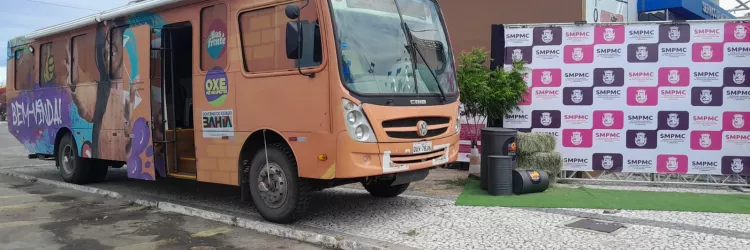 Unidade Móvel da SPM atua no Moto Paulo Afonso com ações de proteção às mulheres