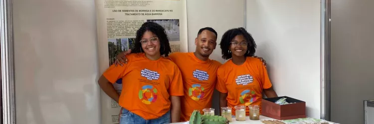 Jovens utilizam moringa e mandacaru para tratamento de água barrosa  