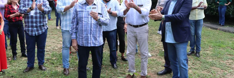 SDE promove plantio de árvore em ação alinhada à agenda internacional da ONU e combate à desertificação A iniciativa reforça o compromisso da pasta com a promoção de metas globais para o desenvolvimento sustentável  No Dia Mundial de Combate à Desertificação e à Seca, celebrado nesta terça-feira (17), a Secretaria de Desenvolvimento Econômico (SDE) reforça seu compromisso com o desenvolvimento sustentável por meio de ações alinhadas à agenda internacional da Organização das Nações Unidas (ONU). A secretaria