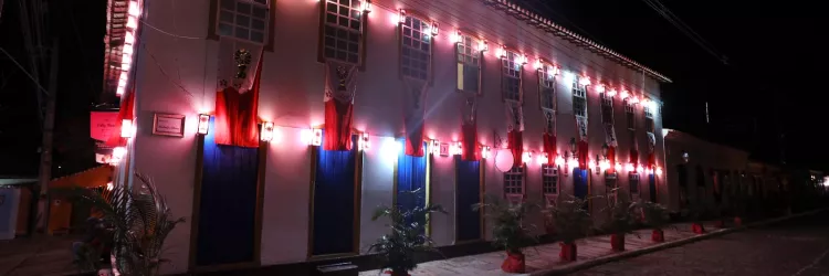 Rio de Contas vive a magia da Noite das Lanternas com presença do governador Jerônimo Rodrigues