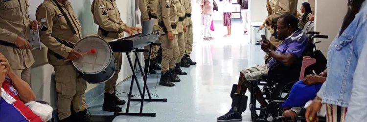 Coral da Polícia Militar da Bahia realiza apresentação no Hospital Ana Nery