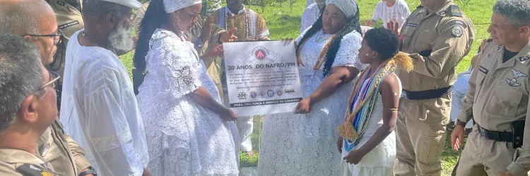 Plantação de árvore baobá marca comemoração de 20 anos do Nafro da PMBA