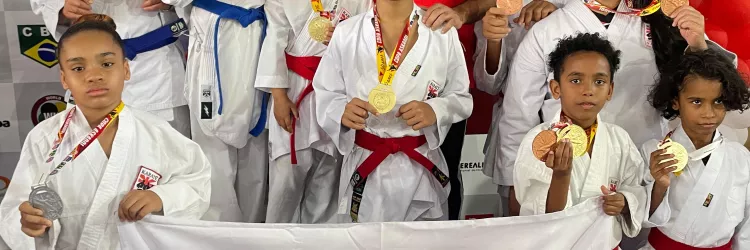 Atletas do Centro de Boxe e Artes Marciais Waldemar Santana conquistam medalhas na Copa Askadoi de Karatê