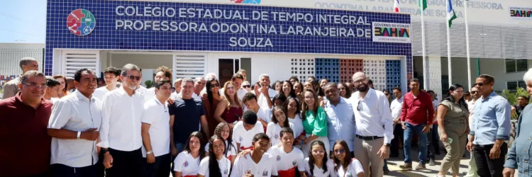 Governador entrega conjunto de obras e realiza maior investimento educacional da história de Ibotirama