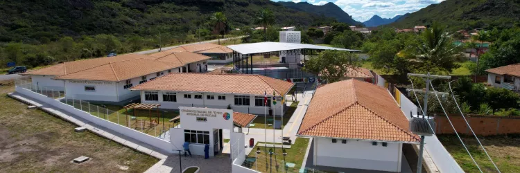 Governo do Estado inaugura escola de tempo integral com arquitetura diferenciada e investe mais de R$ 27 milhões em diversas áreas de Mucugê