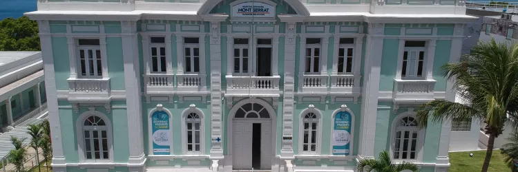 Para os próximos meses, estão previstas as inaugurações de três novas policlínicas (Camaçari, Remanso e Itapetinga) e hospitais regionais em Alagoinhas, Jacobina e Ibotirama. Estão em fase final as obras do Hospital de Cuidados Prolongados, em Lauro de Freitas, além da reforma de duas das maiores unidades da capital: os hospitais Ana Nery e Roberto Santos.  Para apoiar as prefeituras na atenção básica, o Pacto Bahia pela Saúde busca acelerar a implantação de telemedicina, ampliar o cofinanciamento aos munic