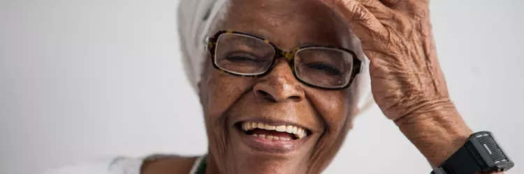  Exposição na Biblioteca Juracy Magalhães Jr. reúne imagens inéditas de Mãe Stella de Oxóssi, do fotógrafo italiano Antonello Veneri