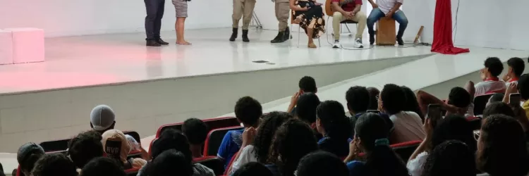 Grupo de Teatro da PM realiza apresentações em Lauro de Freitas