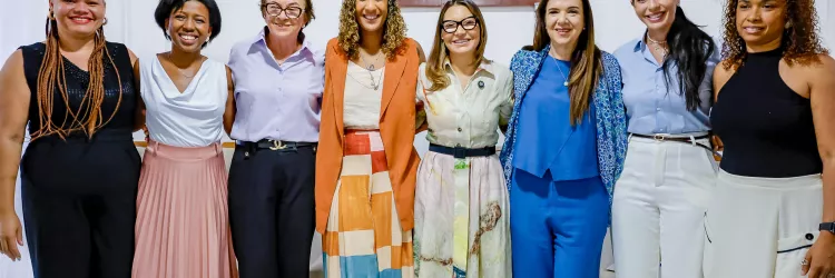 Janja e Tatiana Velloso se reúnem com mulheres evangélicas, em Cajazeiras, na capital baiana