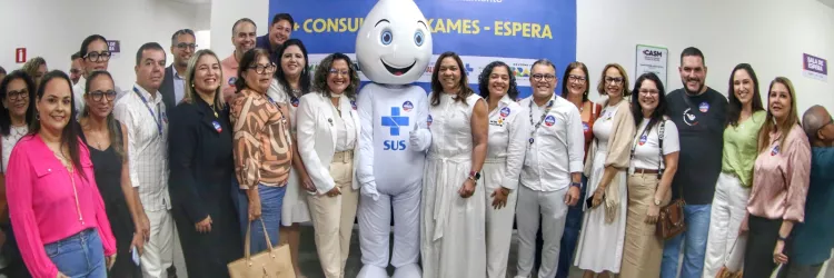 Bahia sedia lançamento nacional de novas diretrizes para rastreamento do câncer do colo do útero  Na manhã desta sexta-feira (15), Camaçari foi palco do lançamento nacional das novas diretrizes para o rastreamento do câncer do colo do útero, que incluem a adoção do teste de DNA-HPV como método primário, dentro do programa Agora Tem Especialistas, do Ministério da Saúde. A iniciativa integra o Plano Nacional para Eliminação do Câncer do Colo do Útero e foi transmitida simultaneamente para 12 estados, marcand