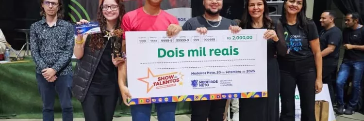 Estudantes de Medeiros Neto vencem competições de canto e dança