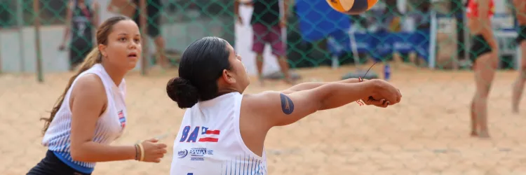 Bahia nos Jogos da Juventude 2025: Da rede estadual de ensino em Cajazeiras, dupla feminina do vôlei de praia garante classificação para semifinais