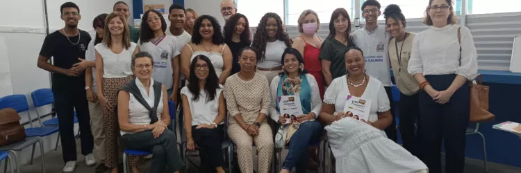 Delegação internacional conhece projeto “Oxe, me respeite – nas escolas”, em Salvador