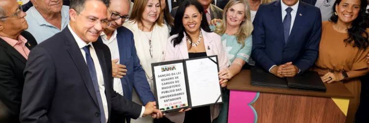 Governo baiano zera fila de promoções nas universidades estaduais e reajusta salários de diretores e professores de escolas